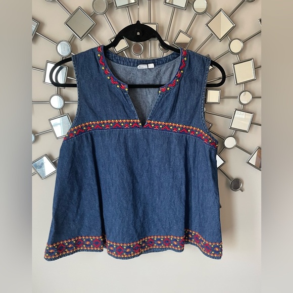 Gap size small jean asztec top ptp 18” - Picture 5 of 11